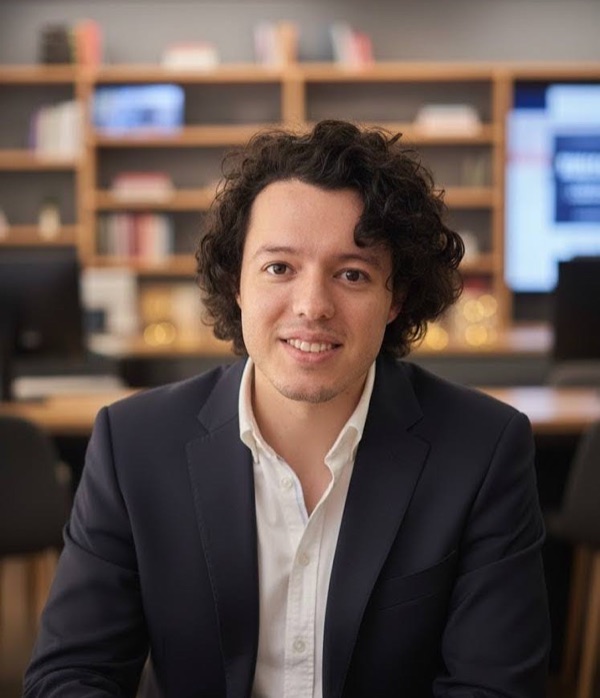 Juan Echeverri, creator of Frugalist.Club